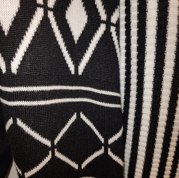 Belldini Large Black/White Cardigan Knit Sweater Geo Design Long Sleeve - Picture 3 of 8